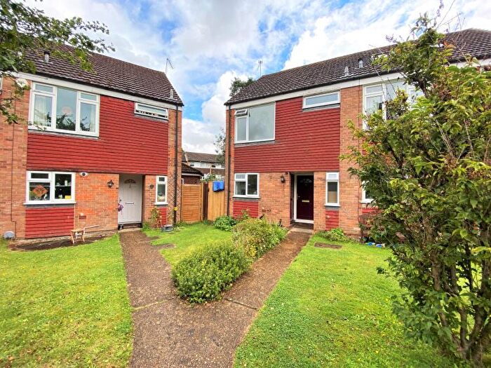 3 Bedroom End Of Terrace House To Rent In Woking, GU21