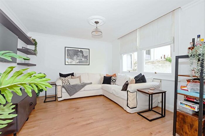 2 Bedroom Flat To Rent In Alexandra Road, Worthing, BN11