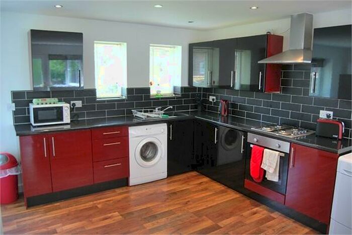 3 Bedroom Detached Bungalow To Rent In Park View Road, Burley, Leeds, LS4