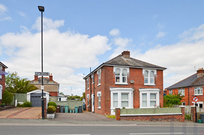 2 Bedroom Flat To Rent In Mill Hill Road, Cowes, Isle Of Wight, PO31