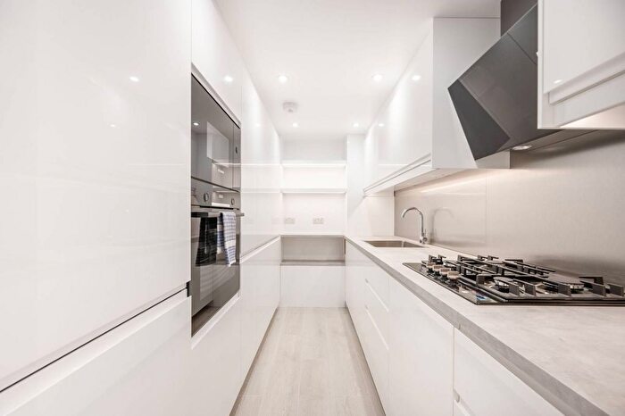 1 Bedroom Flat For Sale In Westbourne Terrace, Lancaster Gate, London, W2