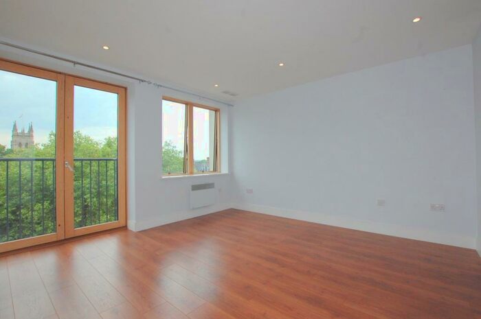2 Bedroom Flat To Rent In Albemarle Road, Beckenham, BR3