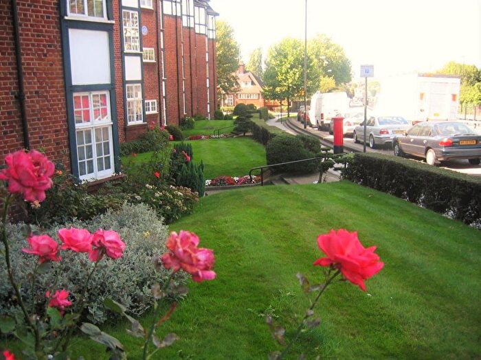 2 Bedroom Apartment To Rent In Vernon Court, Hendon Way, NW2