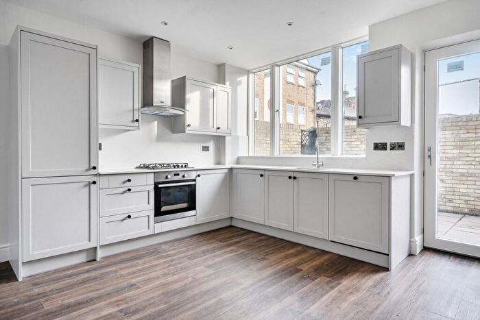 3 Bedroom Semi Detached House To Rent In Fransfield Grove, Sydenham, London, SE26