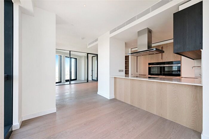 3 Bedroom Flat To Rent In Nine Elms Lane, South Lambeth, SW8