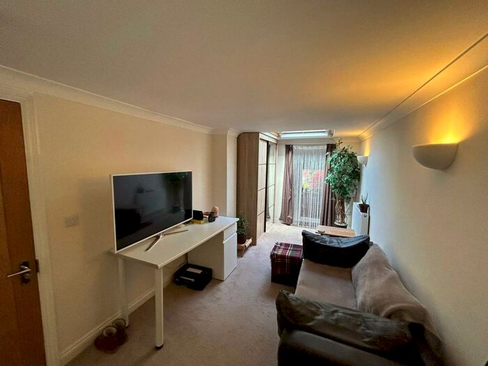 1 Bedroom Apartment To Rent In Saffron Road, Bracknell, Berkshire, RG12
