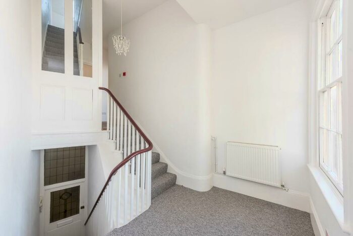 3 Bedroom Maisonette To Rent In Powis Square, BN1