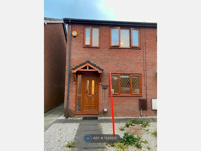 3 Bedroom Semi-Detached House To Rent In Sandon Terrace, Blackburn, BB2