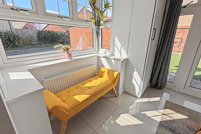 3 Bedroom Link Detached House For Sale In Wareham, BH20 - Photo 5