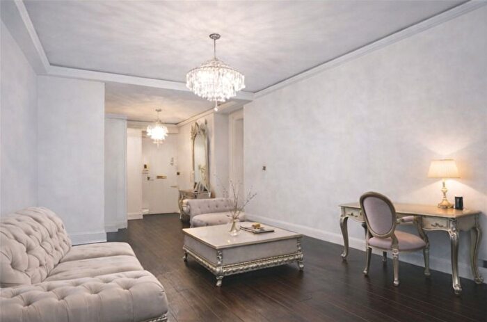 1 Bedroom Flat To Rent In Cumberland Court, Great Cumberland Place, London, W1H