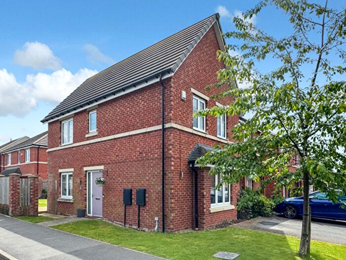 3 Bedroom Semi-Detached House For Sale In Leicester Square, Crossgates, Leeds, LS15