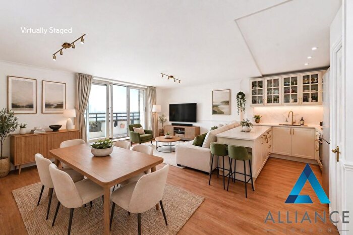 2 Bedroom Flat For Sale In Narrow Street, London, E14