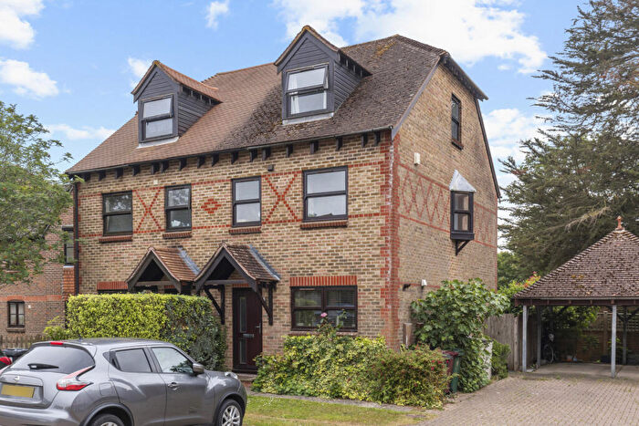 3 Bedroom Semi-Detached House For Sale In Woodlands Lane, Chichester, PO19