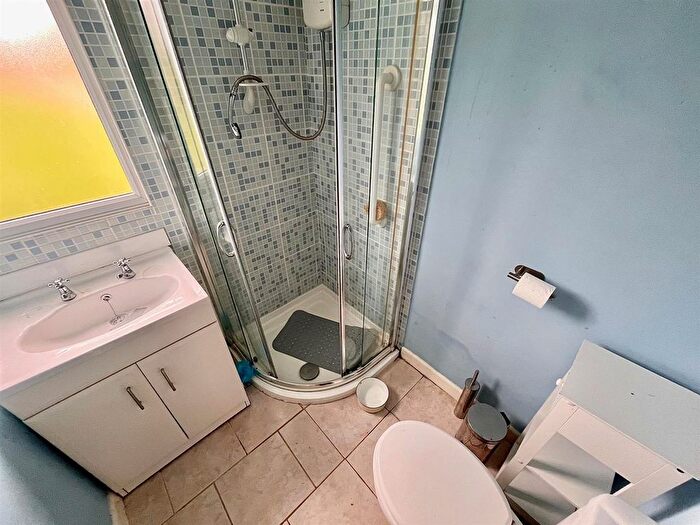 2 Bedroom Chalet For Sale In Beach Road, Hemsby, Great Yarmouth, NR29
