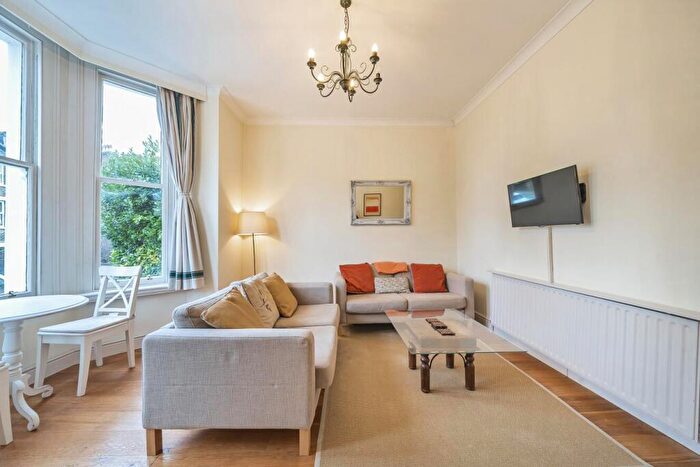 2 Bedroom Flat For Sale In Cintra Park, Crystal Palace, SE19