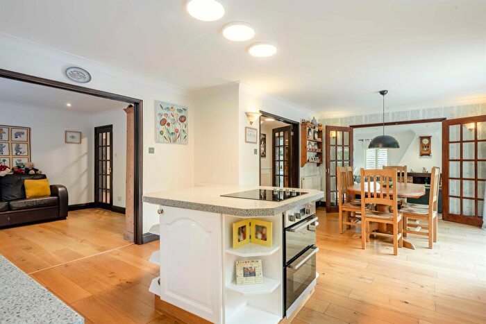 4 Bedroom Detached House For Sale In Greenways Close, Flordon, Norwich, NR15