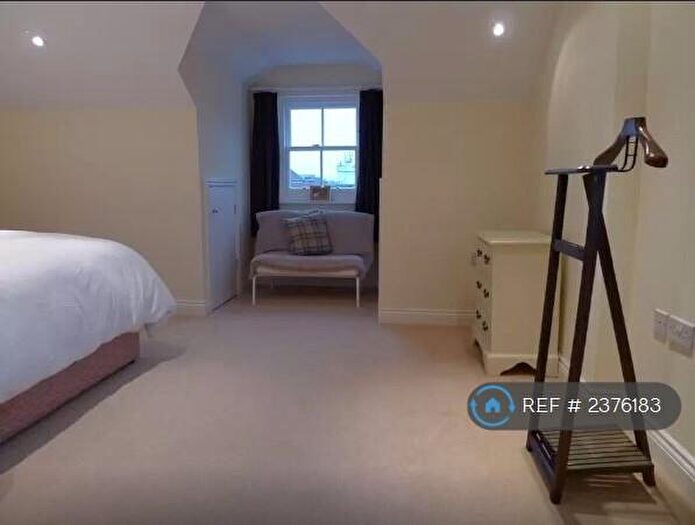 2 Bedroom Flat To Rent In Church Road, Leatherhead, KT22