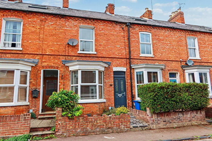 3 Bedroom Terraced House For Sale In Queens Road, Banbury, OX16