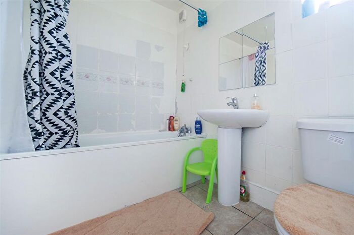 2 Bedroom Flat For Sale In Etherley Road, South Tottenham, London, N15