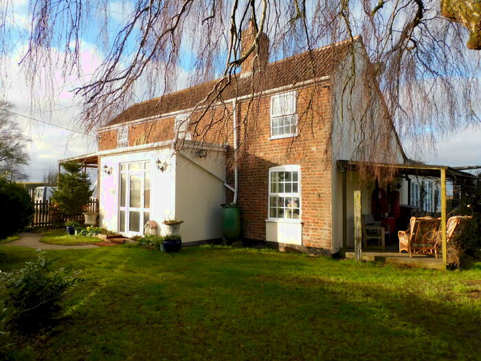 4 Bedroom Cottage For Sale In Hurn Road, Holbeach Hurn, PE12