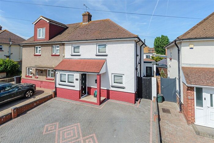 4 Bedroom Semi Detached House For Sale In Packham Road, Northfleet, Gravesend, Kent, DA11