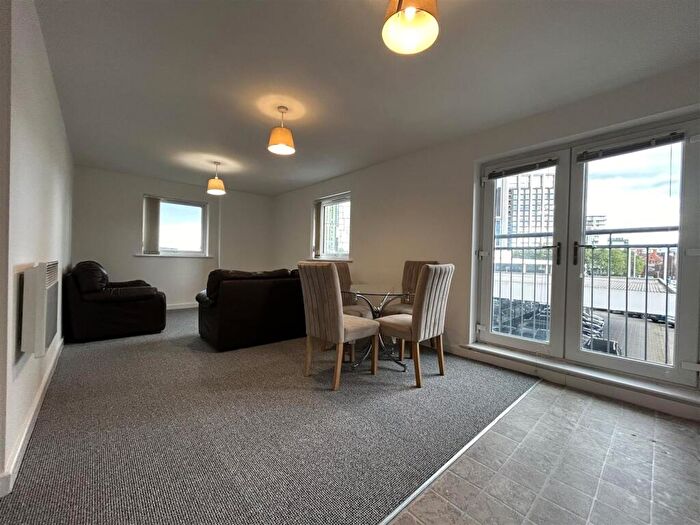 3 Bedroom Apartment To Rent In Delta Point, Blackfriars Road, M3