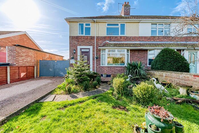 3 Bedroom Semi Detached House For Sale In Somerleyton Road, Oulton, NR32