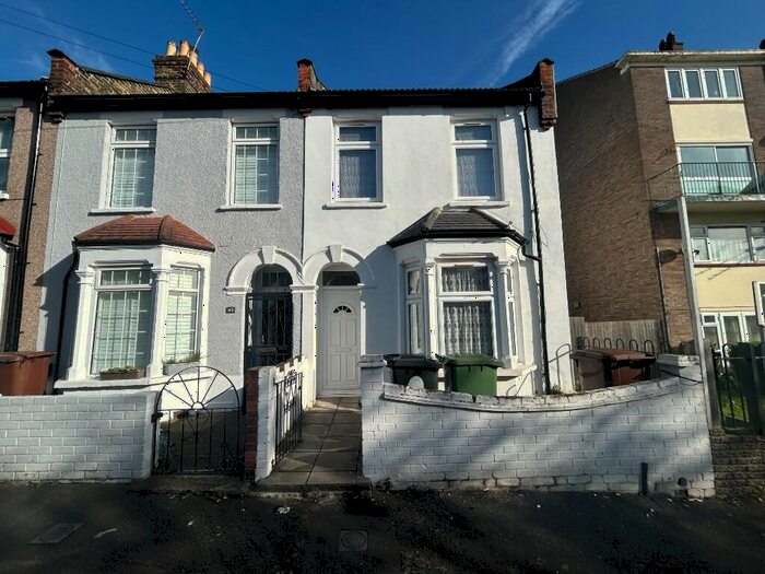 4 Bedroom End Of Terrace House To Rent In Carlton Road, London, E17