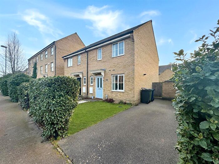 3 Bedroom Semi-Detached House To Rent In Wellbrook Way, Girton, CB3