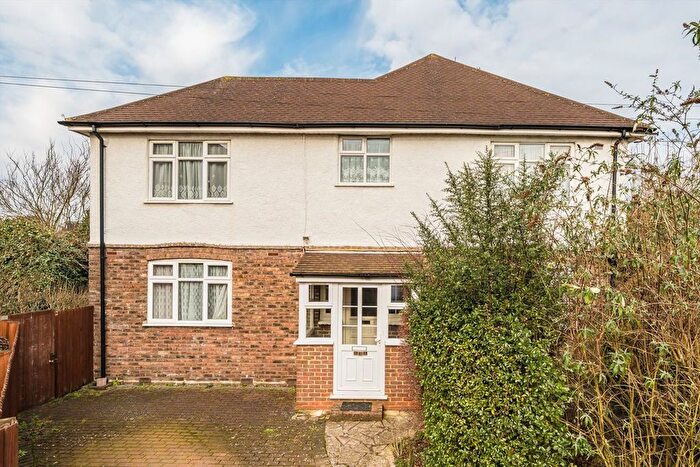 3 Bedroom Detached House To Rent In Hall Road, Isleworth, TW7