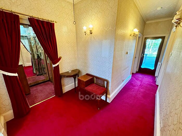 2 Bedroom Semi-Detached Bungalow For Sale In Grahamston Avenue, Glengarnock, KA14