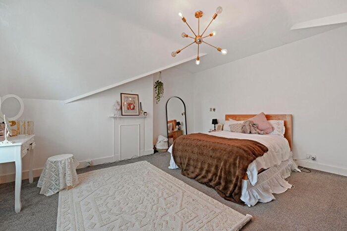 1 Bedroom Flat To Rent In Grove Park Gardens, Chiswick, W4