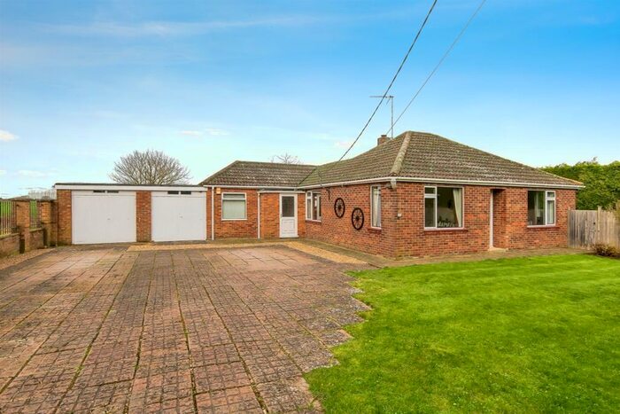 2 Bedroom Detached Bungalow For Sale In Middle Drove, St. Johns Fen End, Wisbech, PE14