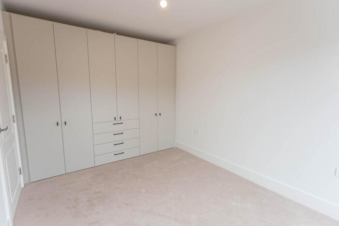 1 Bedroom Apartment For Sale In Highclere House, Kings Road, Sunninghill, Berkshire, SL5