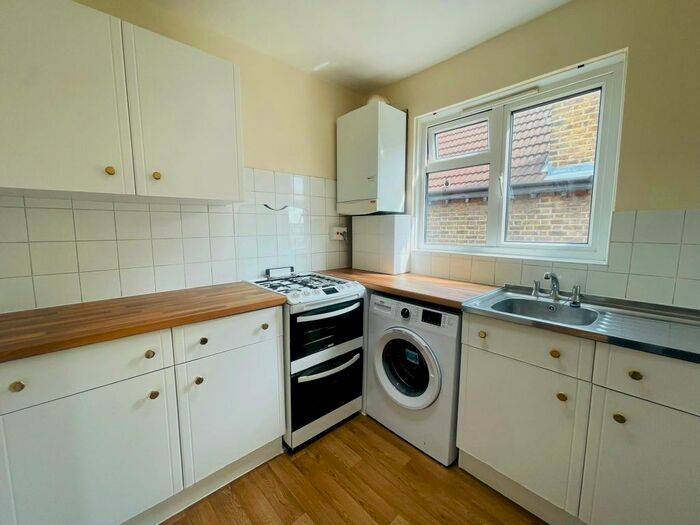 1 Bedroom Flat To Rent In Walm Lane, Willesden, NW2