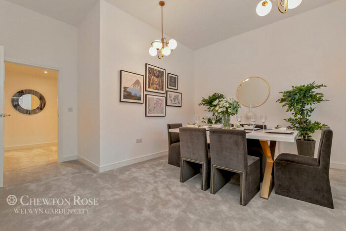 2 Bedroom Apartment For Sale In The Frythe, Welwyn, AL6