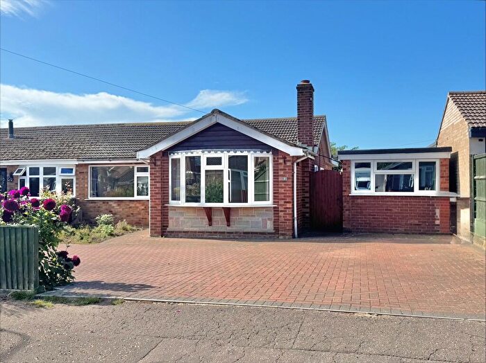 4 Bedroom Semi-Detached Bungalow For Sale In Meadow Rise, Hemsby, NR29