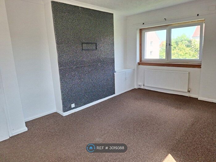 3 Bedroom Flat To Rent In Corlaich Avenue Toryglen, Glasgow, G42