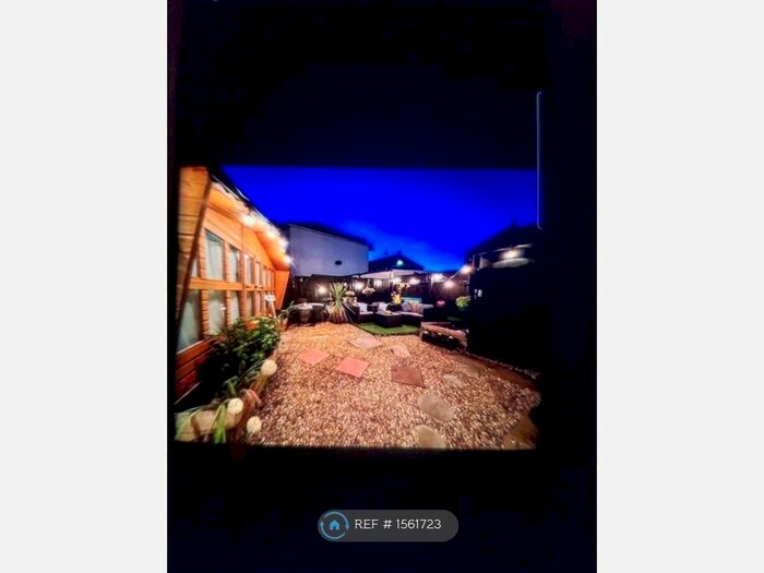 2 Bedroom Flat To Rent In Malmesbury Park Road, Bournemouth, BH8