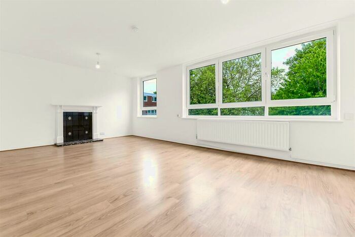 4 Bedroom Flat To Rent In Mansel Court Battersea Bridge Road Battersea London, SW11