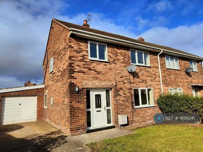 3 Bedroom Semi-Detached House To Rent In Broadway, Dunscroft, Doncaster, DN7