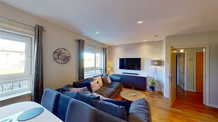 3 Bedroom Flat To Rent In New Mart Place, Edinburgh, EH14