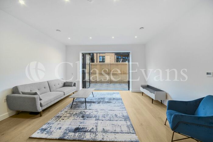 3 Bedroom Detached House To Rent In Caird Street, West Kilburn, London, W10