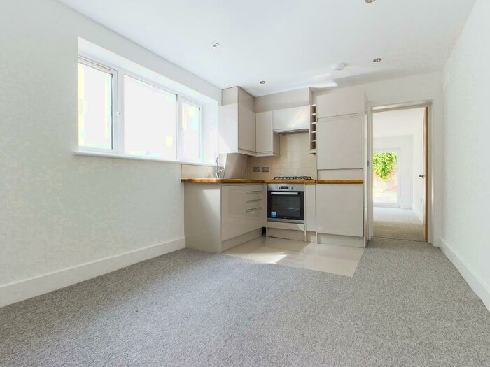 1 Bedroom Ground Flat To Rent In Portland Road, Hove, East Sussex, BN3