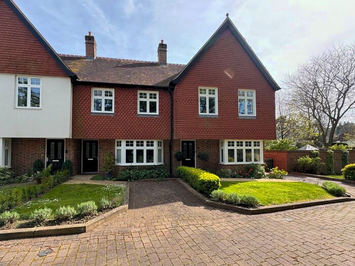 3 Bedroom Terraced House To Rent In Westcott Street, Westcott, RH4