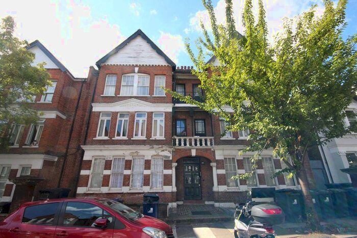 4 Bedroom Flat To Rent In Shalimar Gardens, London, W3