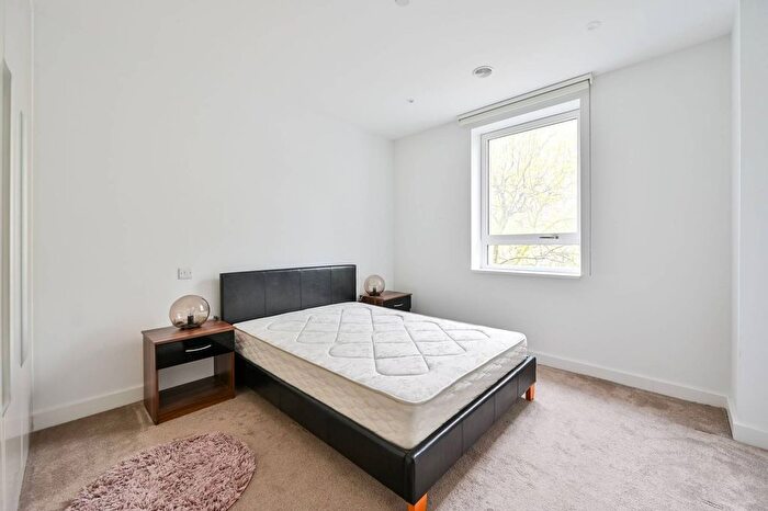1 Bedroom Flat To Rent In Walworth Road, Southwark, SE17
