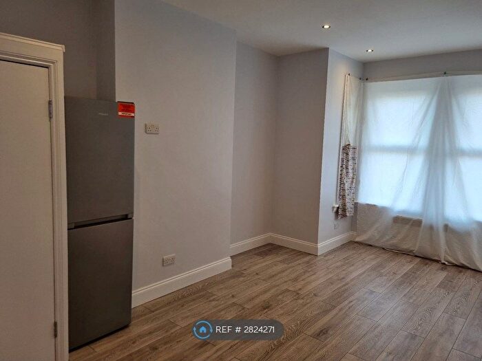 Studio To Rent In The Crescent, Croydon, CR0