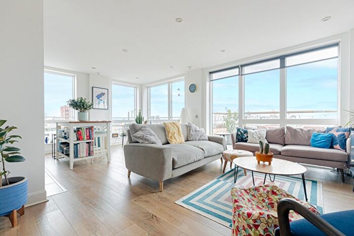 2 Bedroom Flat To Rent In Hertford Road, London, N1
