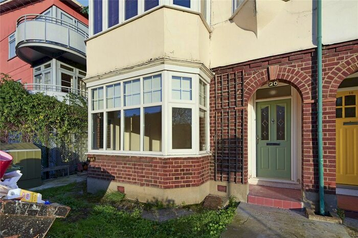 2 Bedroom Flat To Rent In Bisterne Avenue, Walthamstow, London, E17